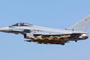 开云官网入口-_勇士队三分雨持续，激战全场_，勇士三分最多的比赛