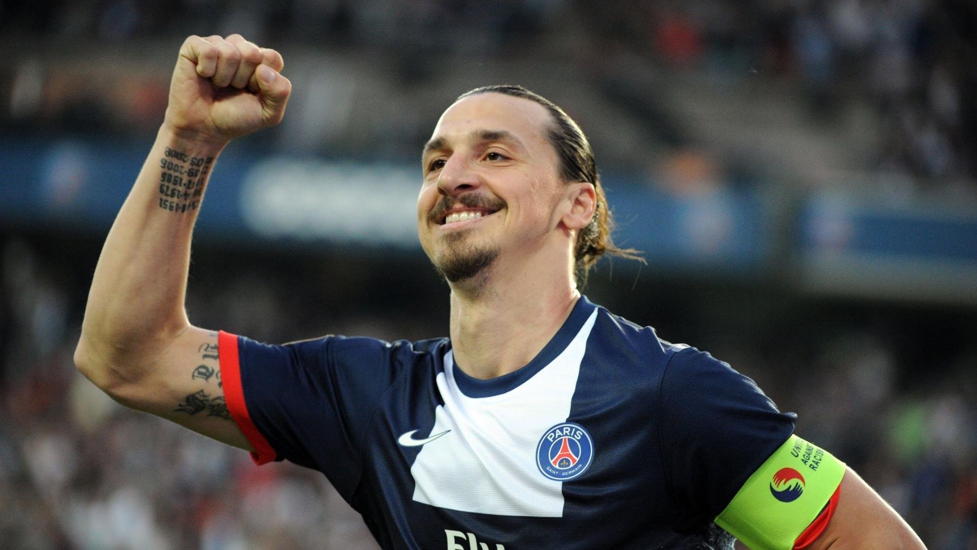 全黑队的每次进攻和防守都极具威胁，是橄榄球锦标赛中的顶尖球队